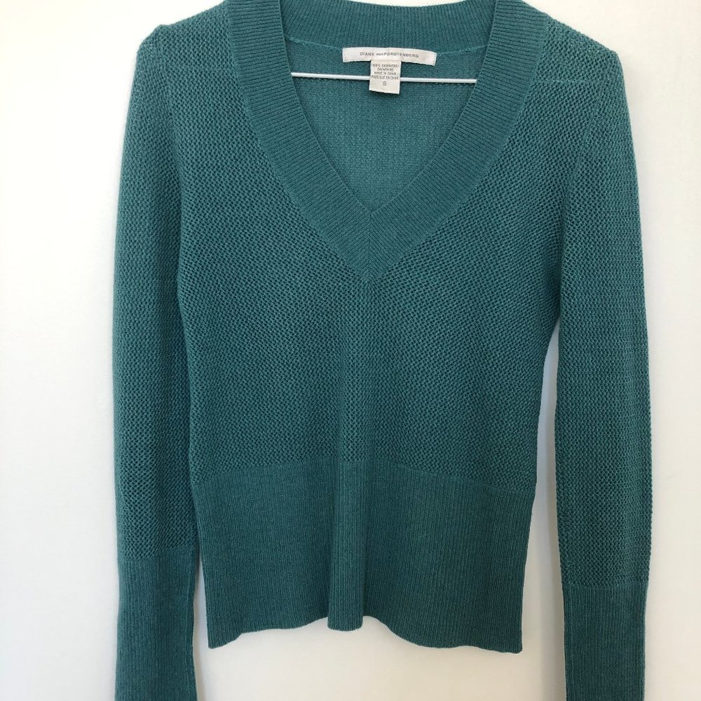 Diane von Furstenberg 100% Cashmere V-neck Sweater
